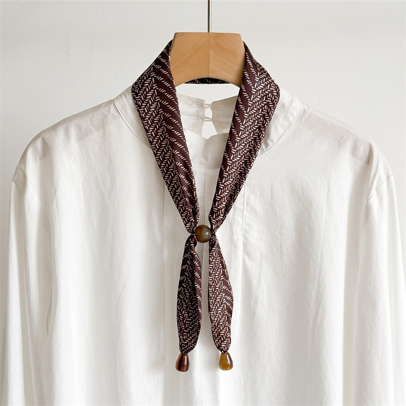 2026 nova stil imitacije svile šal s trakama, svestran ukras za vrat, dvostruko slojevita duga traka s perlama za žene