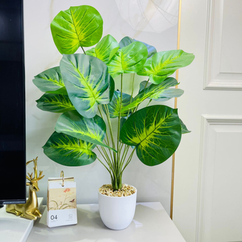 Umjetne biljke za kućni dekor: aranžman za dnevni boravak s Monstera deliciosa, banana biljka i Areka palma, skandinavski stil