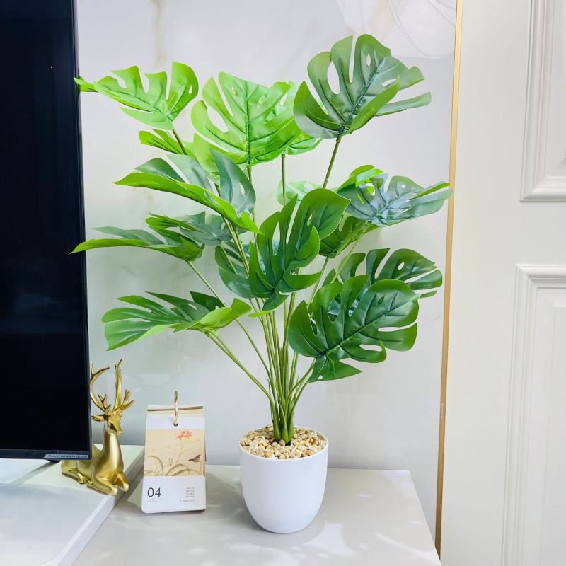 Umjetne biljke za kućni dekor: aranžman za dnevni boravak s Monstera deliciosa, banana biljka i Areka palma, skandinavski stil