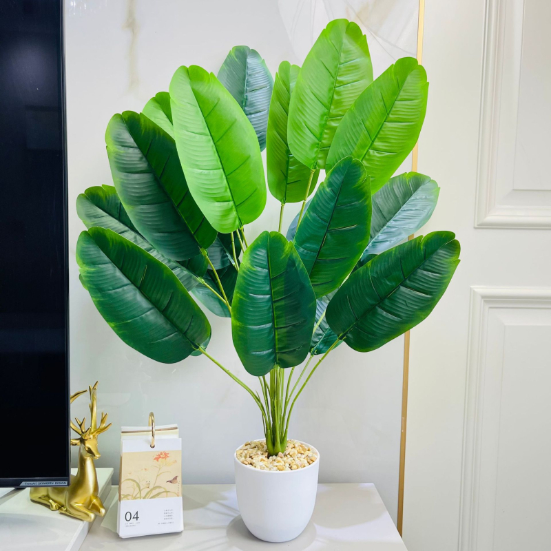 Umjetne biljke za kućni dekor: aranžman za dnevni boravak s Monstera deliciosa, banana biljka i Areka palma, skandinavski stil