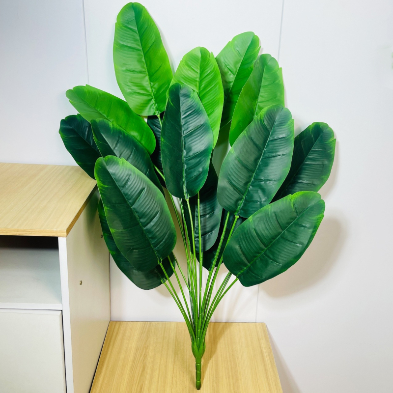 Umjetne biljke za kućni dekor: aranžman za dnevni boravak s Monstera deliciosa, banana biljka i Areka palma, skandinavski stil