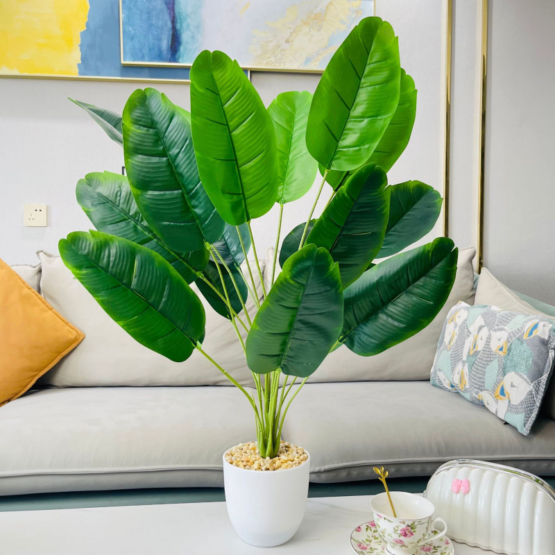 Umjetne biljke za kućni dekor: aranžman za dnevni boravak s Monstera deliciosa, banana biljka i Areka palma, skandinavski stil