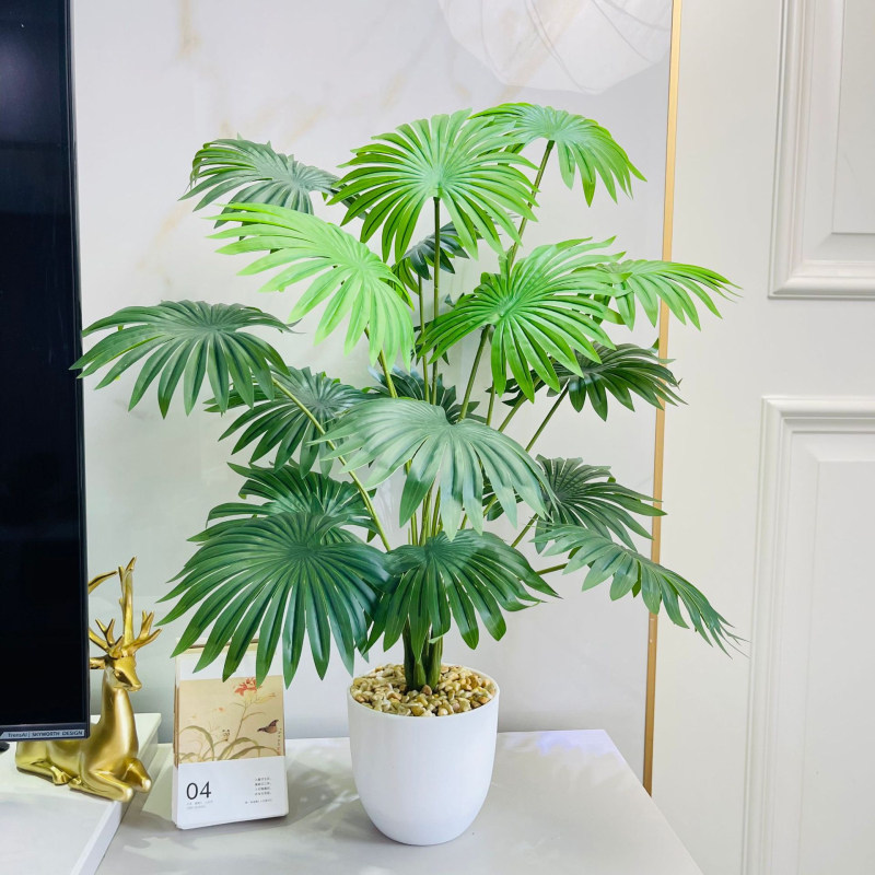 Umjetne biljke za kućni dekor: aranžman za dnevni boravak s Monstera deliciosa, banana biljka i Areka palma, skandinavski stil