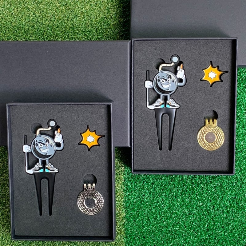 Fém golfszész készlet: divot eszköz, golflabda jelző és mágneses sapkára rögzítő klipsz ajándékdobozban
