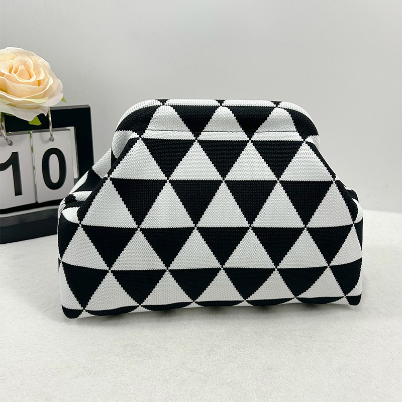 Geantă din tricot în formă de nor pentru cosmetice, aspect sofisticat, țesătură de înaltă calitate, stil modern și minimalist, portabilă, cu spațiu mare de depozitare