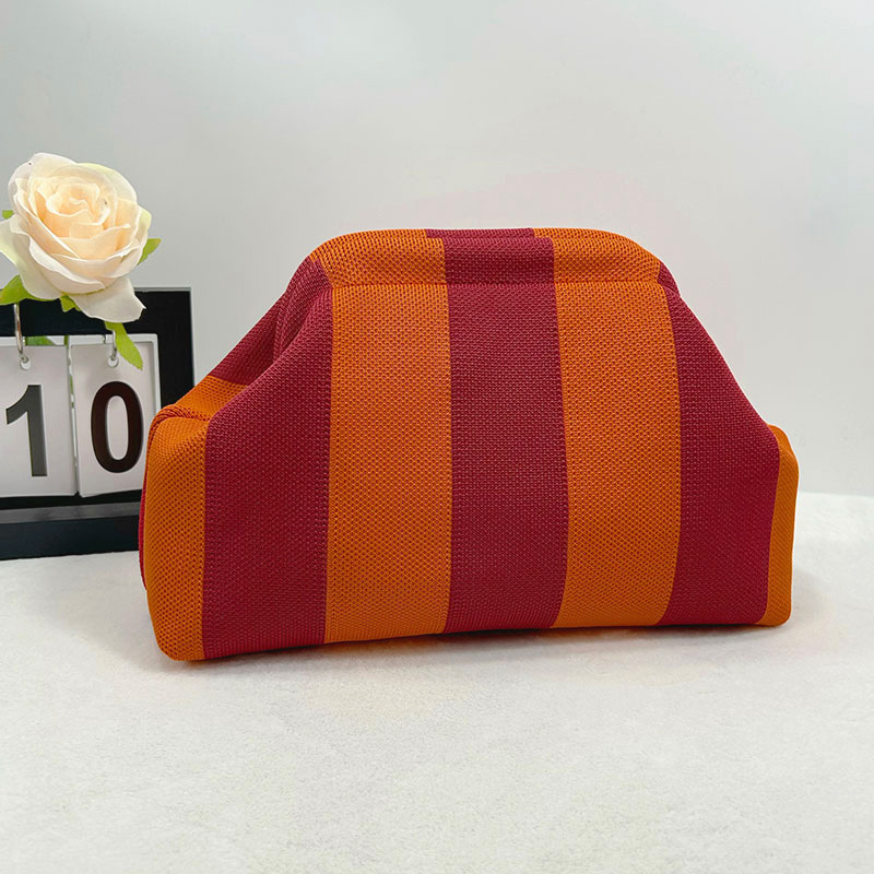 Geantă din tricot în formă de nor pentru cosmetice, aspect sofisticat, țesătură de înaltă calitate, stil modern și minimalist, portabilă, cu spațiu mare de depozitare