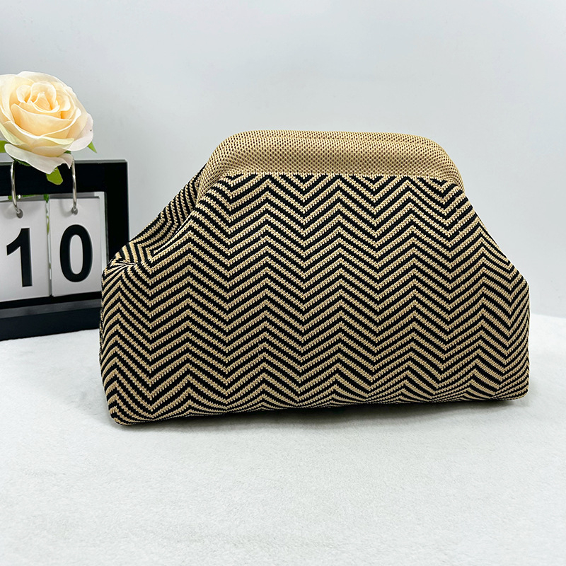 Geantă din tricot în formă de nor pentru cosmetice, aspect sofisticat, țesătură de înaltă calitate, stil modern și minimalist, portabilă, cu spațiu mare de depozitare