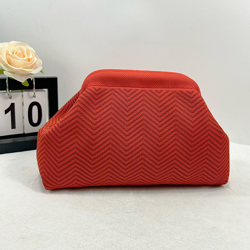 Geantă din tricot în formă de nor pentru cosmetice, aspect sofisticat, țesătură de înaltă calitate, stil modern și minimalist, portabilă, cu spațiu mare de depozitare