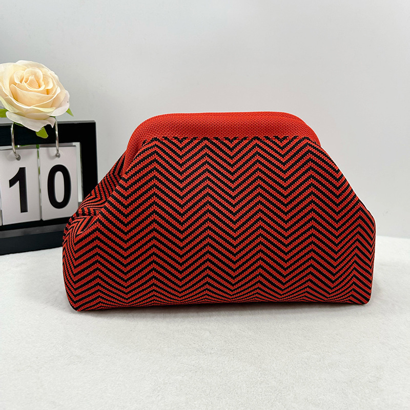 Geantă din tricot în formă de nor pentru cosmetice, aspect sofisticat, țesătură de înaltă calitate, stil modern și minimalist, portabilă, cu spațiu mare de depozitare