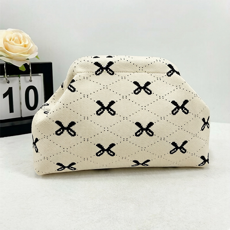 Geantă din tricot în formă de nor pentru cosmetice, aspect sofisticat, țesătură de înaltă calitate, stil modern și minimalist, portabilă, cu spațiu mare de depozitare