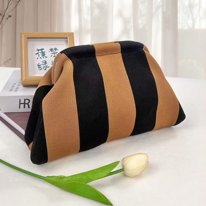 Geantă din tricot în formă de nor pentru cosmetice, aspect sofisticat, țesătură de înaltă calitate, stil modern și minimalist, portabilă, cu spațiu mare de depozitare