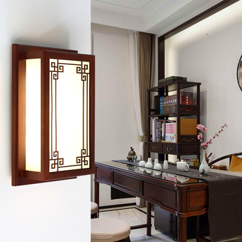 Lampa na zid od masivnog drveta, u kineskom stilu, retro inspiracija za hodnike, ulaze i spavaće sobe