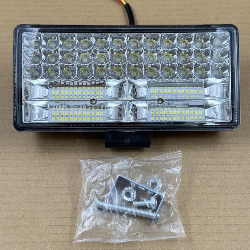 Alumínium házú LED-reflektor járművekhez – univerzális 12-80V, autókra, teherautókra, ásógépekre, mezőgazdasági járművekre és targoncákra