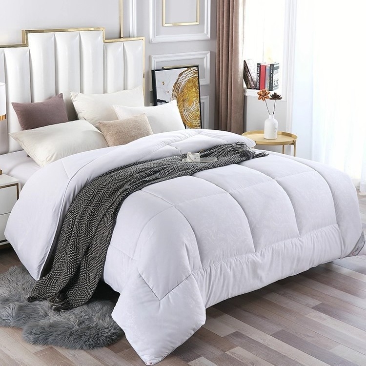 Hotelski stil zimskog pokrivača, debeli i topli, za sve sezone