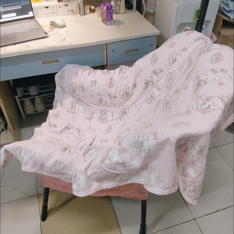 Aranyos Annie Nyuszi Hercegnő – tejvelúr takaró, korall színű kanapéra