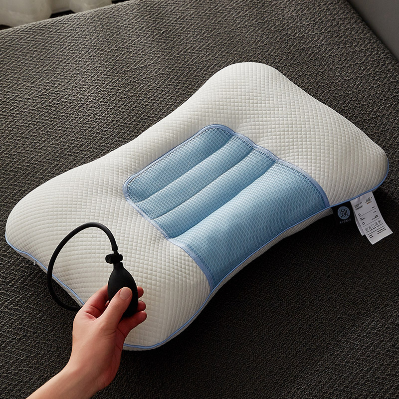Felfújható párna nyaki gerinc védelmére, latex töltettel, téglalap alakú, egy személy részére, állítható magasság 15,1–20 cm.