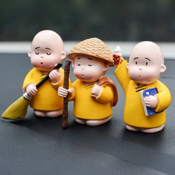 Set od 3 smolnih figurica za automobil – zen redovnici