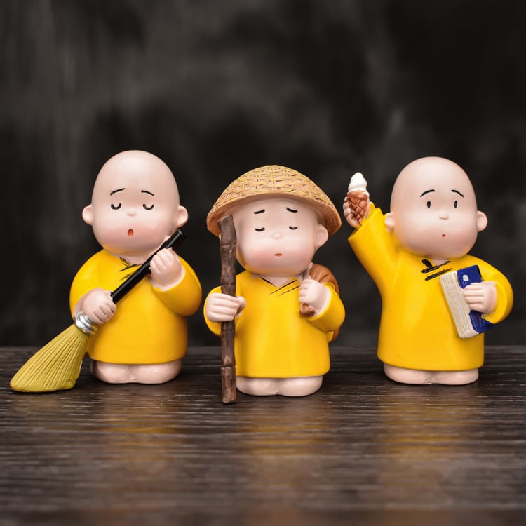 Set od 3 smolnih figurica za automobil – zen redovnici