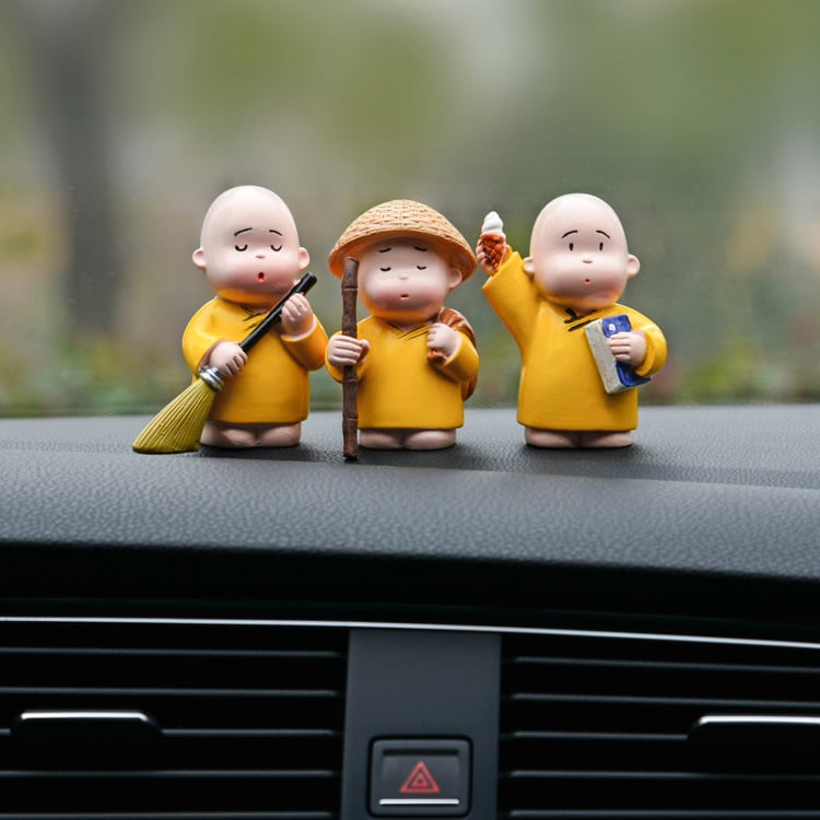 Set od 3 smolnih figurica za automobil – zen redovnici