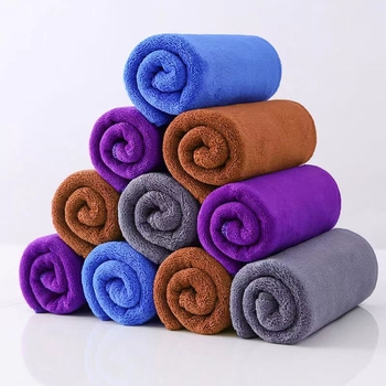 Mikroszálas autómosó kendő, vastag és nedvszívó; 400 g/m²; színek: kék, lila, barna, szürke, zöld; méretek: 60x160, 60x180, 80x180, 30x30, 40x40, 40x60, 35x75 cm; szegélyes; logónyomás elérhető; multifunkcionális kendő.