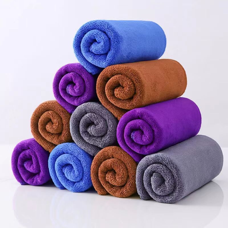 Mikroszálas autómosó kendő, vastag és nedvszívó; 400 g/m²; színek: kék, lila, barna, szürke, zöld; méretek: 60x160, 60x180, 80x180, 30x30, 40x40, 40x60, 35x75 cm; szegélyes; logónyomás elérhető; multifunkcionális kendő.