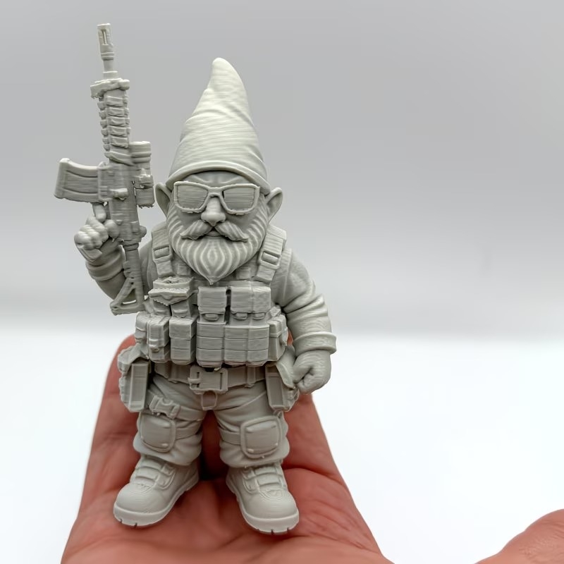 3D-nyomtatott kerti gnóm katona figura növényállvány vagy könyvespolc dekorációhoz
