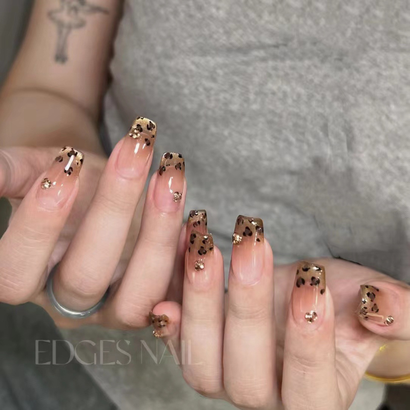 Jesen–zimska Cat-Eye manikura s leopard uzorkom u smeđim tonovima, ručna izrada, visokokvalitetne gel naljepnice za nokte