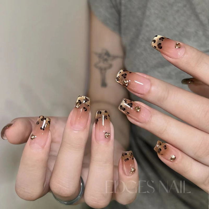 Jesen–zimska Cat-Eye manikura s leopard uzorkom u smeđim tonovima, ručna izrada, visokokvalitetne gel naljepnice za nokte