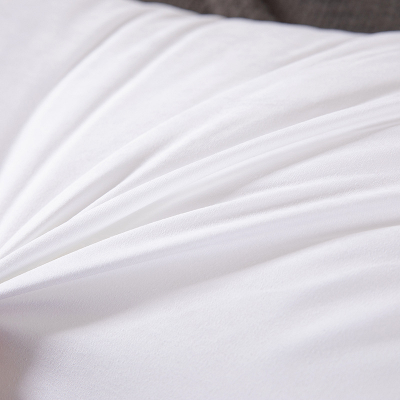 Hotelminőségű nyakpárna, tiszta pamut bevonattal, poliészter rost töltet, téglalap alakú, 15–20 cm, 1.1–1.5 kg, fehér