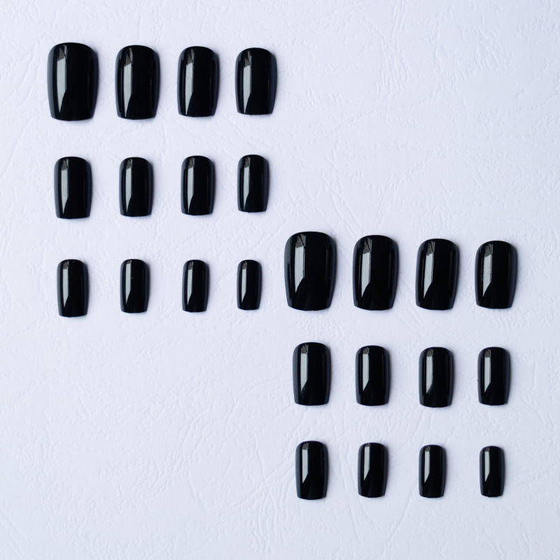 24 crne minimalističke umjetne nokte