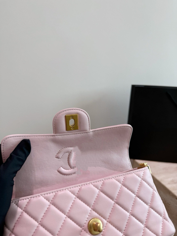 Ženska torbica od prave kože s rombo uzorkom, lančani remen, za svakodnevnu uporabu, nošena na ramenu ili crossbody.