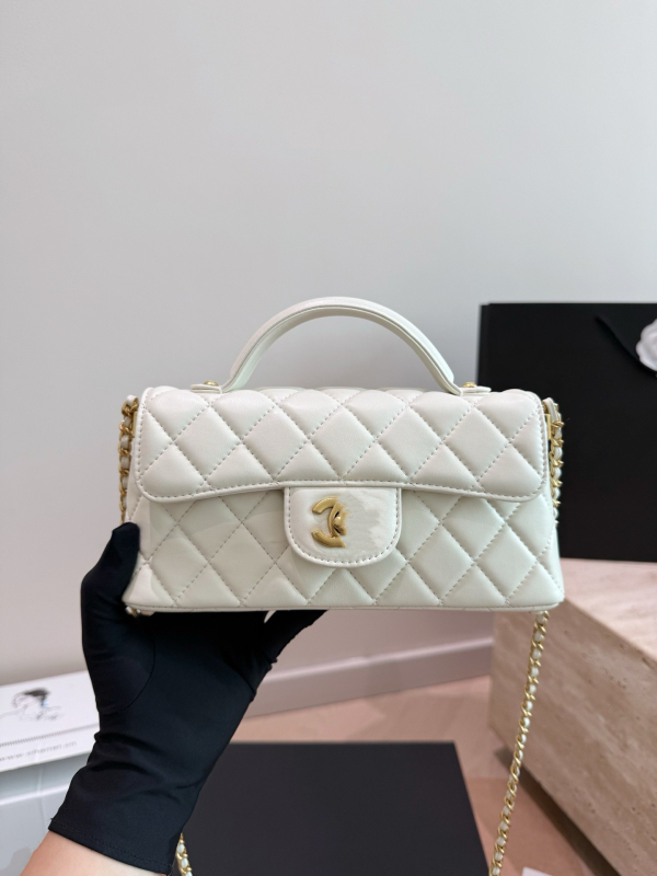Ženska torbica od prave kože s rombo uzorkom, lančani remen, za svakodnevnu uporabu, nošena na ramenu ili crossbody.