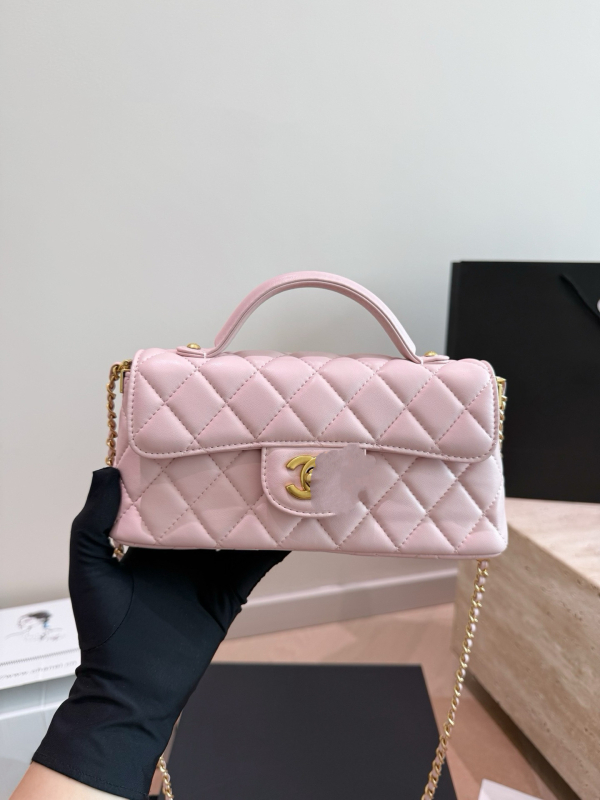 Ženska torbica od prave kože s rombo uzorkom, lančani remen, za svakodnevnu uporabu, nošena na ramenu ili crossbody.