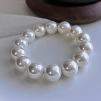 Set ogrlice i narukvice s bijelim školjkastim perlama promjera 14 mm – minimalistički, moderan, svestran, korejski stil
