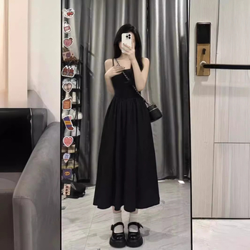 Crna haljina bez rukava s naramenicama, Hepburn stil, ljetna, profin dizajn, nišni premium, uski struk i otvorena leđa