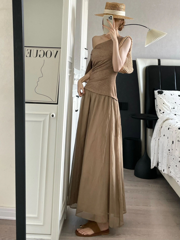 Ženska haljina bez rukava s asimetričnim naramenicama, ljetni model 2026, francuski stil, naglašena linija struka, vitka silueta, boja kave