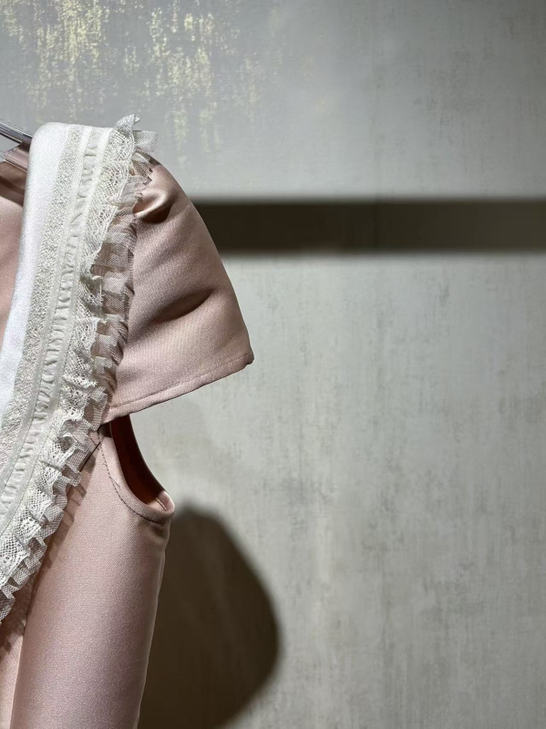Nanyou luksuzna čipkasta haljina s patchwork detaljima, kragna u stilu lutke, A-linija midi duljine, kratki rukavi, U-izrez, slatka i elegantna ljetna kolekcija 2026