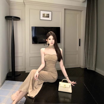 Francia-stílusú elegáns parti ruha kristálydíszítéssel, váll nélküli, off-shoulder, testhez álló hosszú ruha
