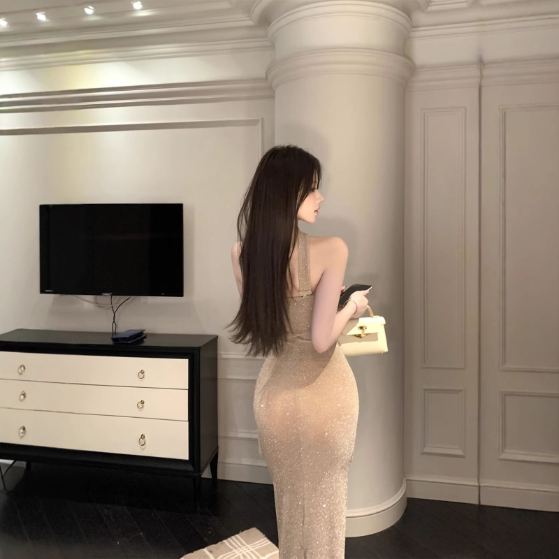 Francia-stílusú elegáns parti ruha kristálydíszítéssel, váll nélküli, off-shoulder, testhez álló hosszú ruha