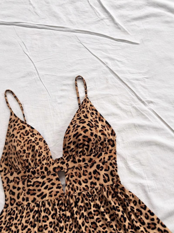 Nyári erdő-stílusú hát nélküli pántos ruha leopard mintával, rövid A-vonalú fazon