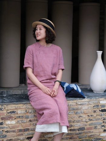 100% szálfestett len anyagú rózsaszín Qipao-stílusú hosszú ruha nőknek, nyárra