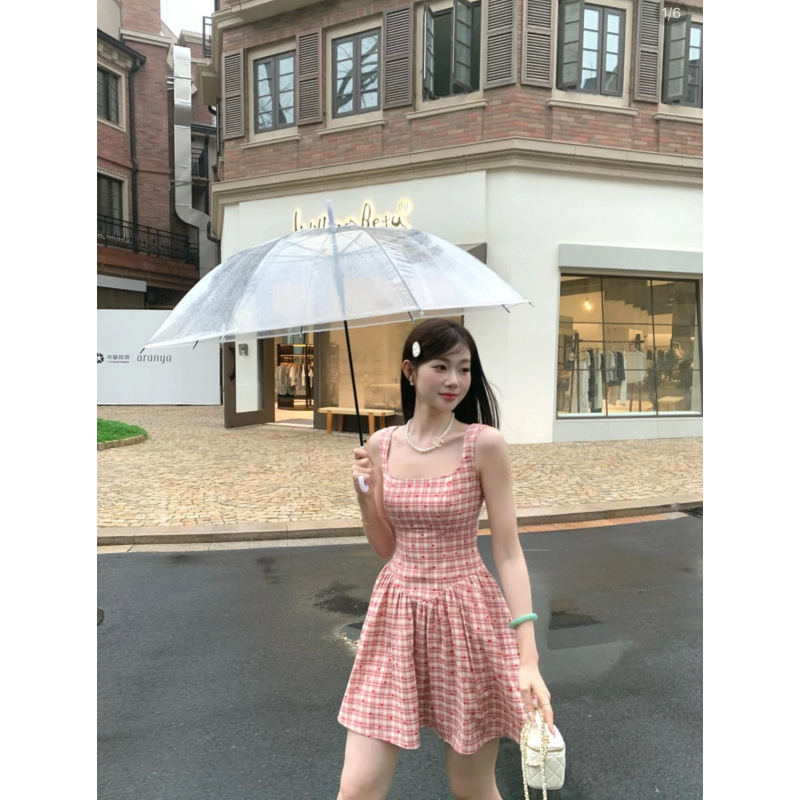 Miu kockás ruha, koreai–japán ihletésű, ujjatlan, magas derekú, hosszú, elegáns és játékos