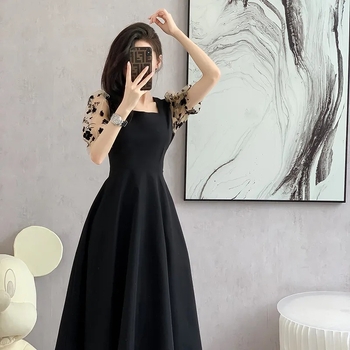 Ljeto 2026: Elegantna haljina za žene u francuskom stilu, naglašena linija struka za vitku siluetu, haljina tipa tea-dress, Hepburn stil – mala crna haljina