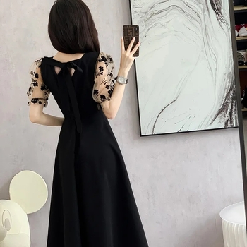 Ljeto 2026: Elegantna haljina za žene u francuskom stilu, naglašena linija struka za vitku siluetu, haljina tipa tea-dress, Hepburn stil – mala crna haljina