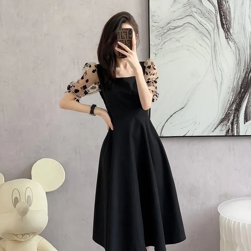 Ljeto 2026: Elegantna haljina za žene u francuskom stilu, naglašena linija struka za vitku siluetu, haljina tipa tea-dress, Hepburn stil – mala crna haljina
