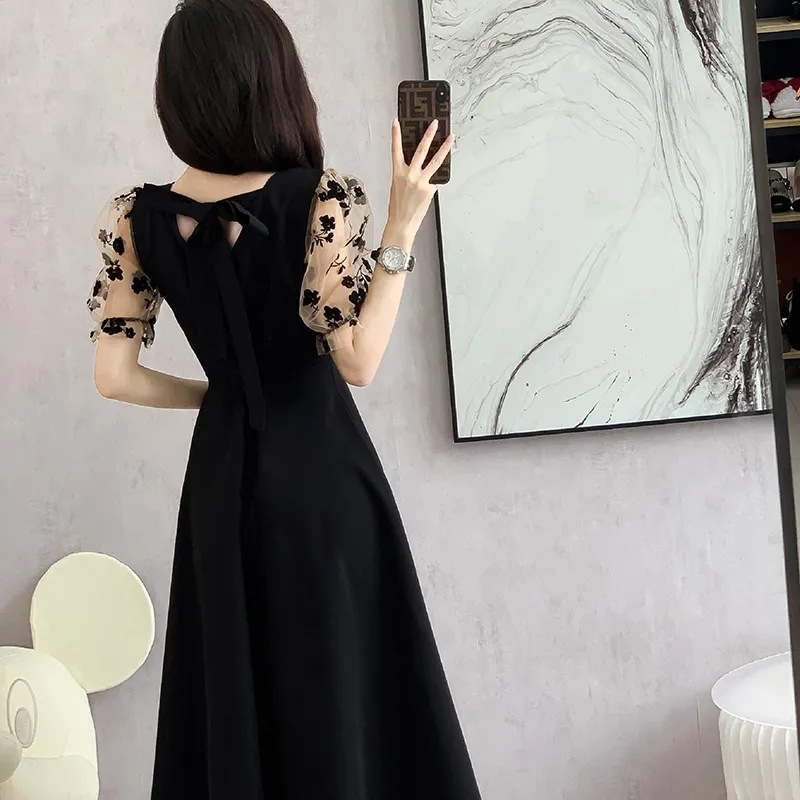Ljeto 2026: Elegantna haljina za žene u francuskom stilu, naglašena linija struka za vitku siluetu, haljina tipa tea-dress, Hepburn stil – mala crna haljina