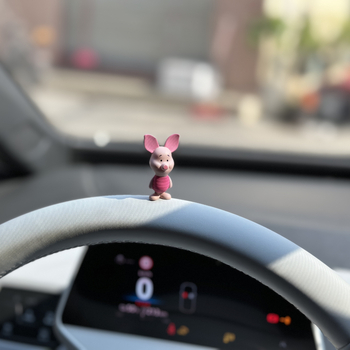 Piggy Peijie autó középkonzol dísz, aranyos rajzfilmfigurás baba belső autódekorációhoz