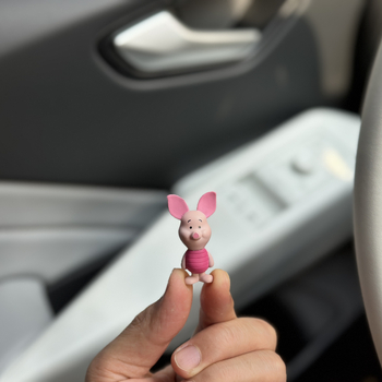 Piggy Peijie autó középkonzol dísz, aranyos rajzfilmfigurás baba belső autódekorációhoz