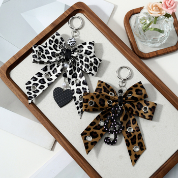 Breloch din piele cu imprimeu leopard multicolor, stil vintage retro, fundă, notă muzicală și pandantiv inimă