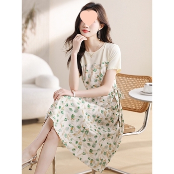 Francia stílusú elegáns virágos chiffon maxi ruha karcsú vonalakkal, illúzió két részes dizájn